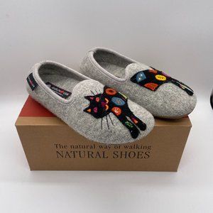 Haflinger Sassy Cat Slippers